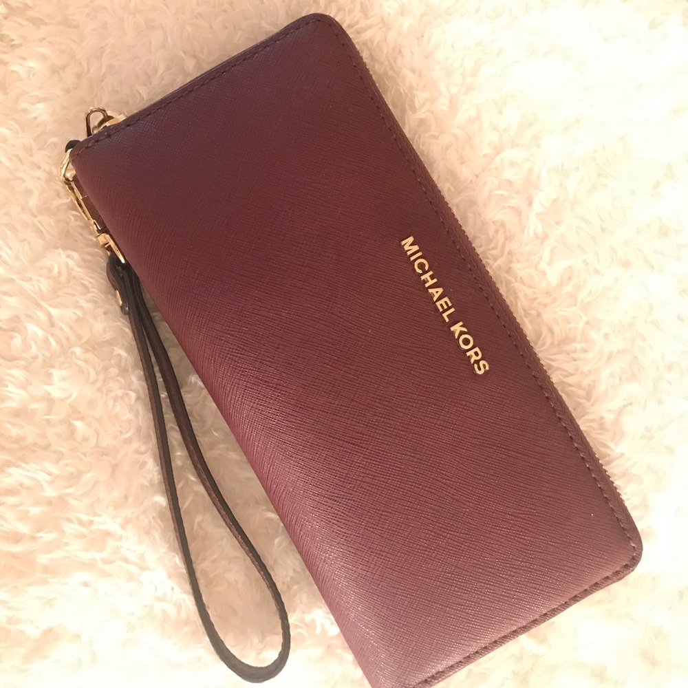 Large Michael kors wallet